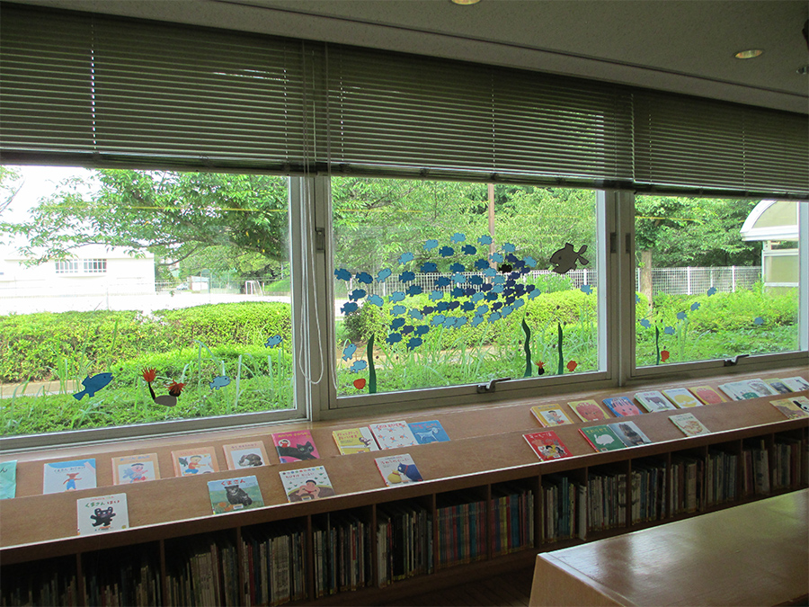 中央図書館児童室の夏の様子の写真