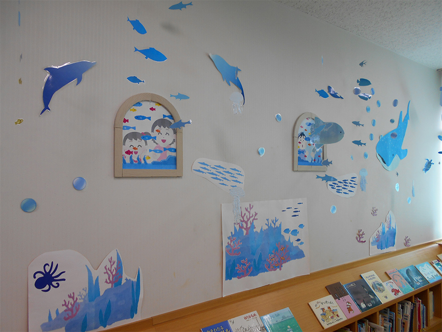 平川図書館児童室の夏の様子の写真