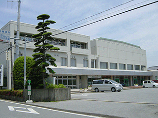 平川図書館の外観写真